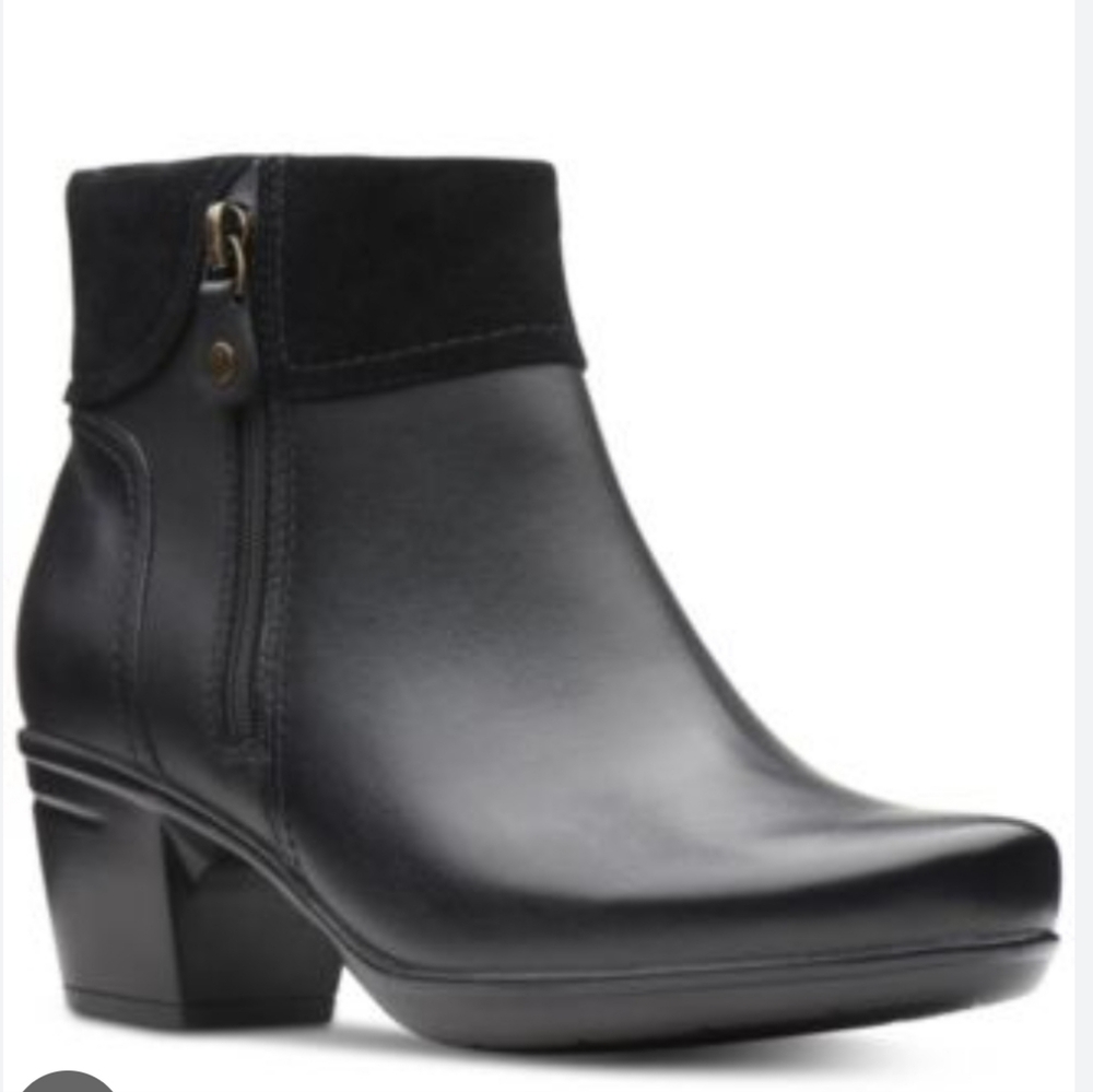 Clark’s Size US 7.5M  EMSLIE Twist Leather Bootie Black NWOT